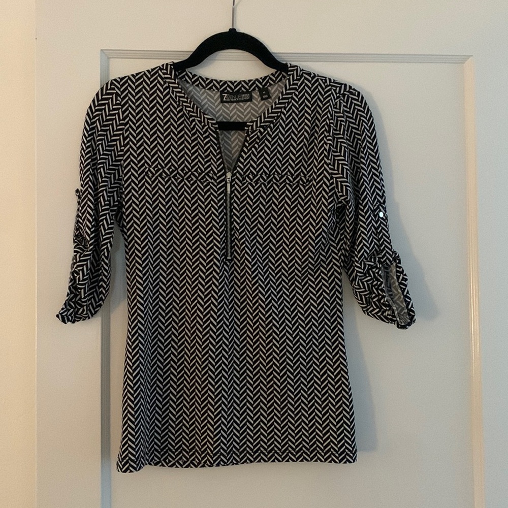 Womens Black and white w zipper blouse size XS